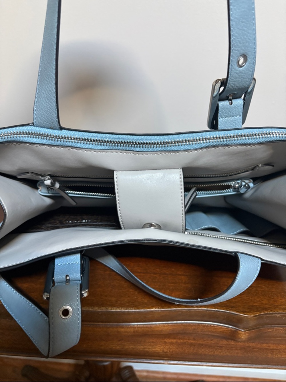 Calvin Klein commuter tote powder blue. - Picture 15 of 16